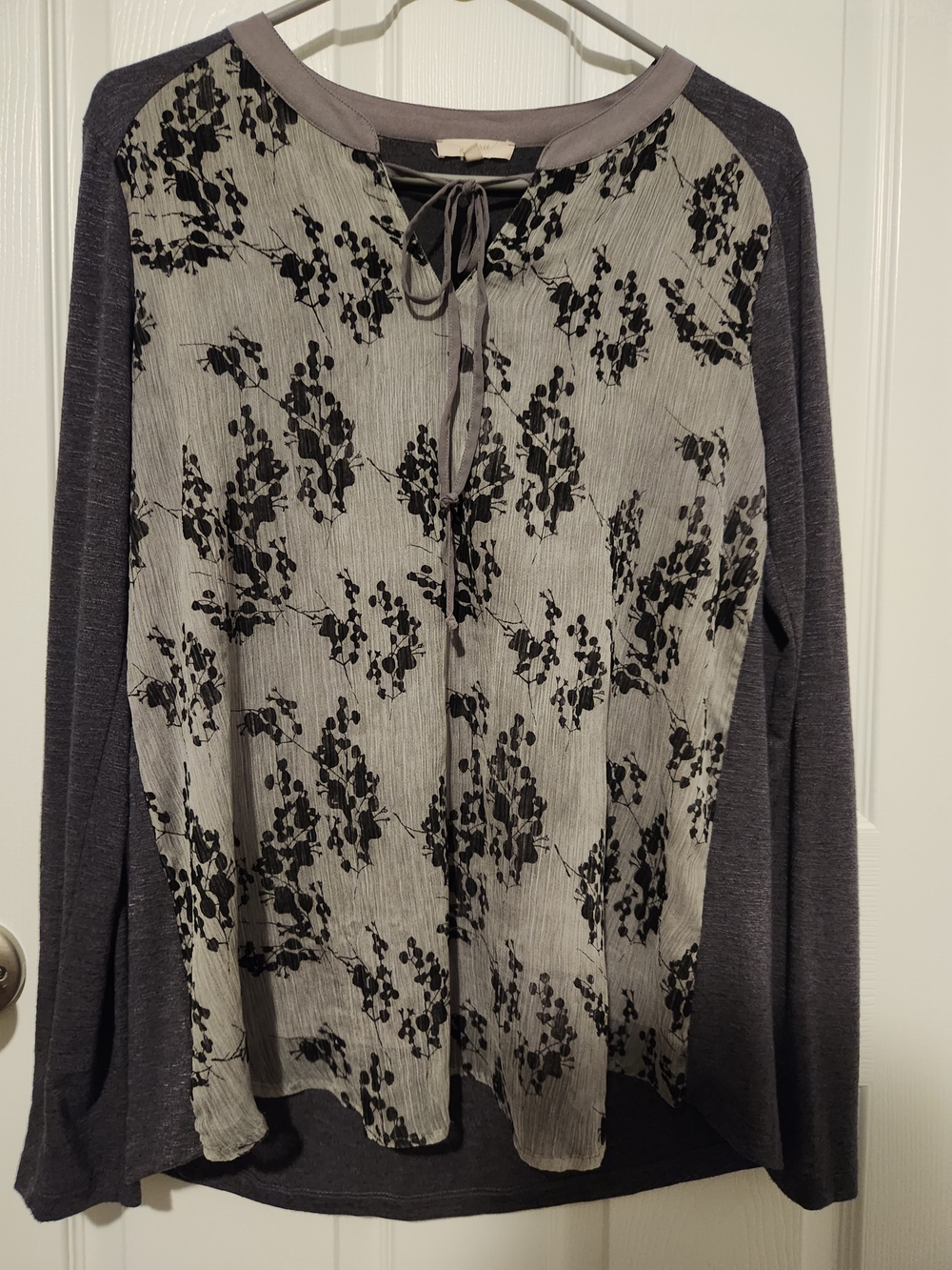 Mystree Gray Floral Tie-Front Long Sleeve Tunic